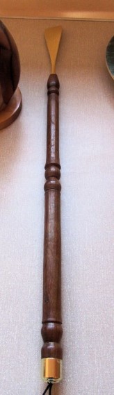 Long handled shoe horn by Bert Lanham